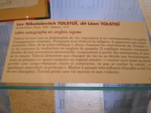 Carton explicatif sur la dédicace de Léon Tolstoï
